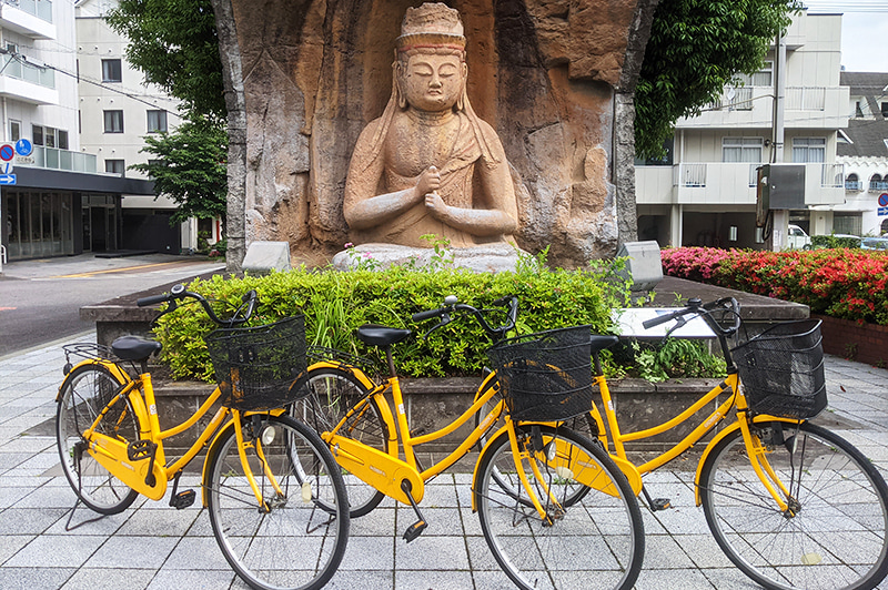 臼杵駅観光案内所のレンタサイクル用自転車の写真