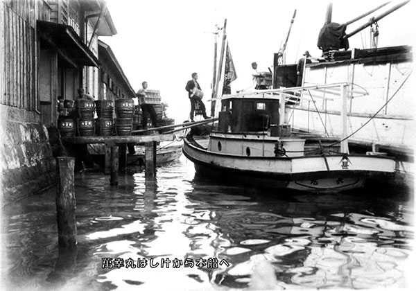 1910年代のフジジン醤油の出荷風景の画像